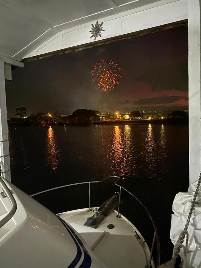On The Water Boat House Apartment Whangarei Ngoại thất bức ảnh
